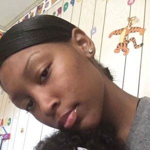 Meet your Posher, Chenia